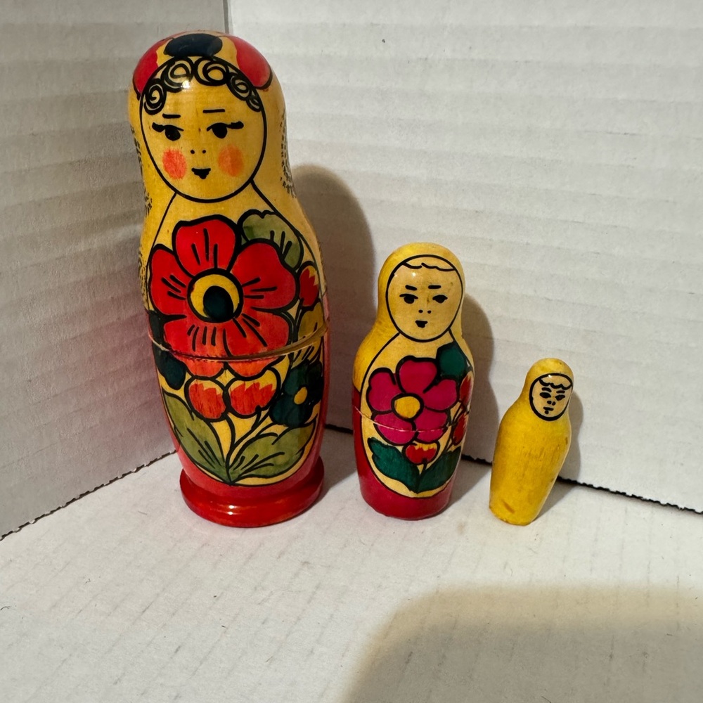 Vtg 3 Russian Folk Art Wooden Martioska Dolls Hand Painted